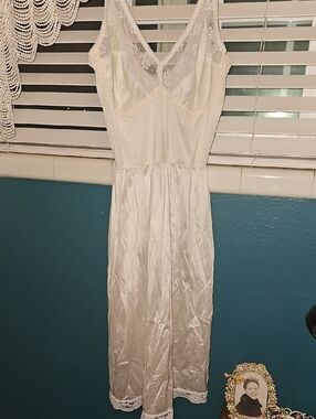 Elegant White Lace-Trim Satin Chemise Slip
